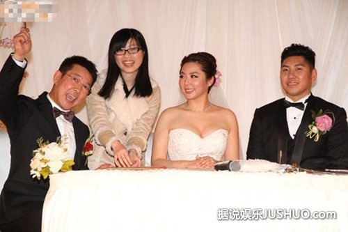 元彪风光嫁女儿泪洒婚宴 张学友成龙等“大哥”齐道贺