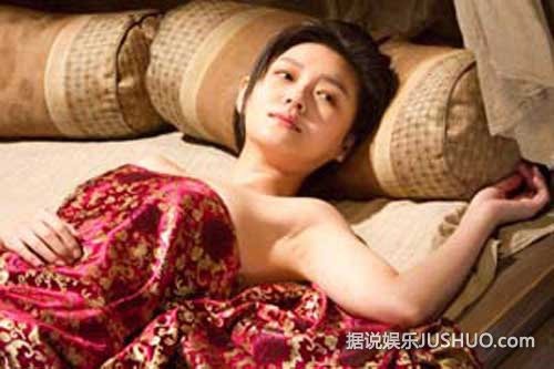 勾魂相！清纯女星“不雅”床照大曝光