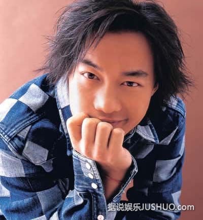 陈奕迅梁咏琪周杰伦 当众裤子滑落露屁屁的大明星 陈奕迅梁咏琪周杰伦 当众裤子滑落露屁屁的大明星