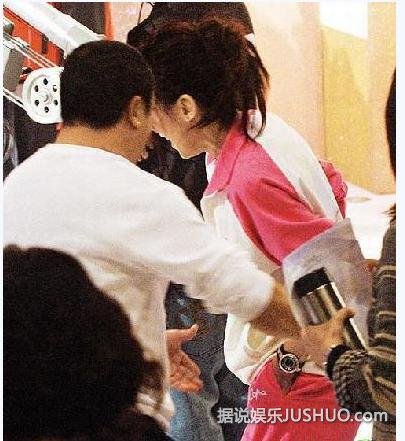 陈奕迅梁咏琪周杰伦 当众裤子滑落露屁屁的大明星 陈奕迅梁咏琪周杰伦 当众裤子滑落露屁屁的大明星