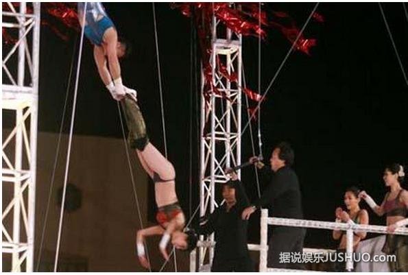 陈奕迅梁咏琪周杰伦 当众裤子滑落露屁屁的大明星 陈奕迅梁咏琪周杰伦 当众裤子滑落露屁屁的大明星