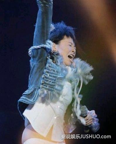 陈奕迅梁咏琪周杰伦 当众裤子滑落露屁屁的大明星 陈奕迅梁咏琪周杰伦 当众裤子滑落露屁屁的大明星