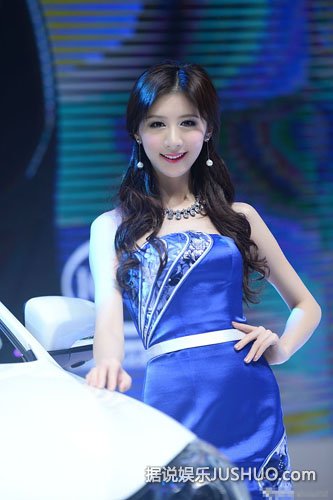 北京车展车模身材PK 长腿细腰谁最美