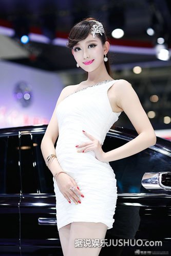 北京车展车模身材PK 长腿细腰谁最美