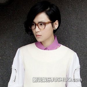 周笔畅整容前后大比对 假小子一秒变淑女 周笔畅整容前后大比对 假小子一秒变淑女