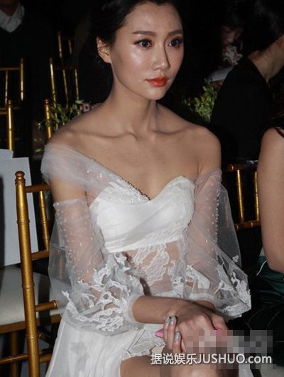 林志玲柳岩周冬雨 女星最新走光露底图合集