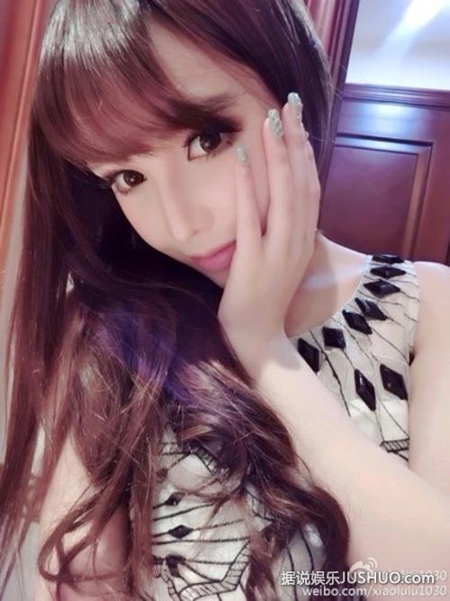 北舞校花梦妮突破尺度 与三猛男拍香艳写真