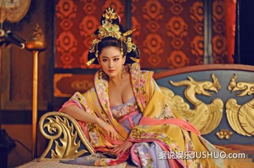 组图:张馨予酥胸半露丰满妖娆 据称符合唐朝审美