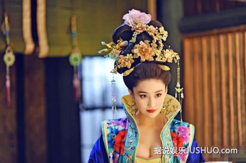 组图:张馨予酥胸半露丰满妖娆 据称符合唐朝审美