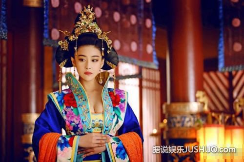 组图:张馨予酥胸半露丰满妖娆 据称符合唐朝审美