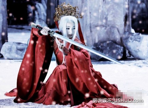 一夜青丝变白头 女星白发造型谁最惊艳