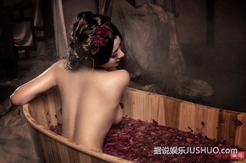 “大陆版瑶瑶”化身性感妖姬 Fcup双峰诱人