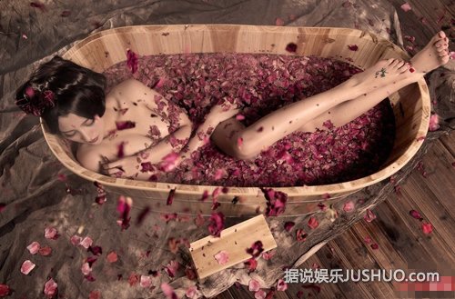 “大陆版瑶瑶”化身性感妖姬 Fcup双峰诱人