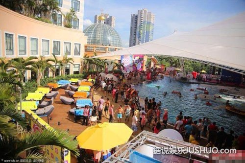 深圳举办泳池派对 众美女着比基尼拼性感 深圳举办泳池派对 众美女着比基尼拼性感