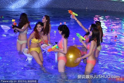 深圳举办泳池派对 众美女着比基尼拼性感 深圳举办泳池派对 众美女着比基尼拼性感