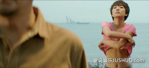 王珞丹大胆裸背出镜 自脱上衣与郭涛演激情戏