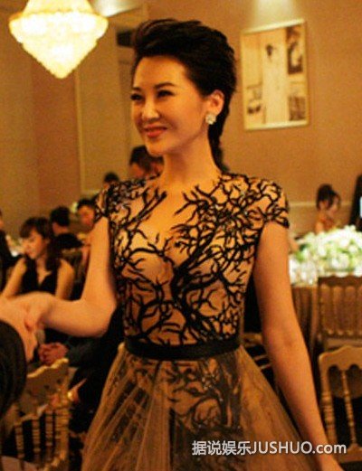 爆乳透视美背样样有！盘点许晴性感瞬间