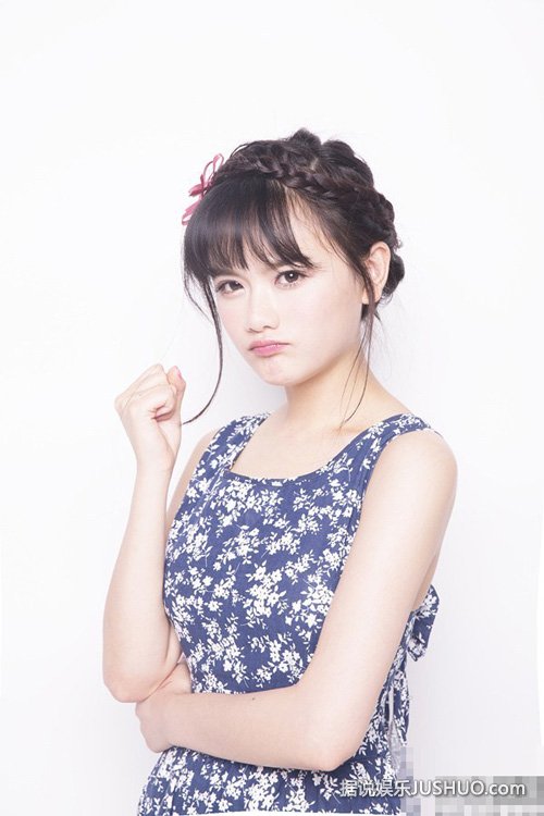 网络红人南笙进军时尚界 大尺度登《男人装》