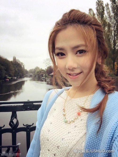 邓紫棋自拍清纯可人 忙里偷闲游荷兰