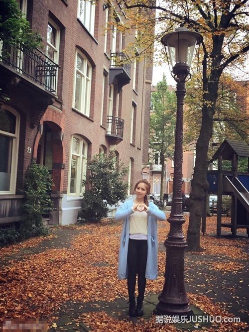 邓紫棋自拍清纯可人 忙里偷闲游荷兰