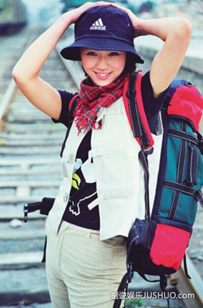 汤唯初中毕业照曝光 清纯可人气质凸显