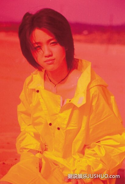 汤唯初中毕业照曝光 清纯可人气质凸显