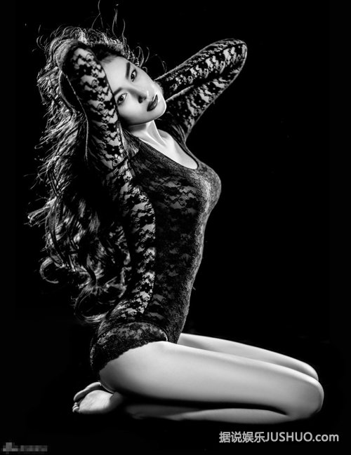 张馨予黑色蕾丝写真 长发妩媚大秀长腿