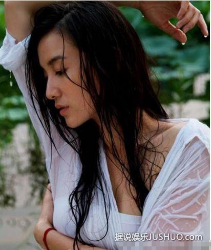 湿身诱惑!《一年级》小花老师宋佳昔日大尺度写真曝光 湿身诱惑!《一年级》小花老师宋佳昔日大尺度写真曝光