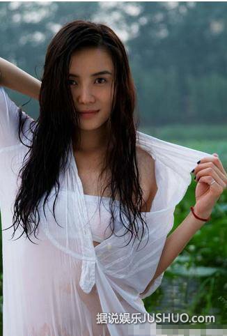 湿身诱惑!《一年级》小花老师宋佳昔日大尺度写真曝光 湿身诱惑!《一年级》小花老师宋佳昔日大尺度写真曝光