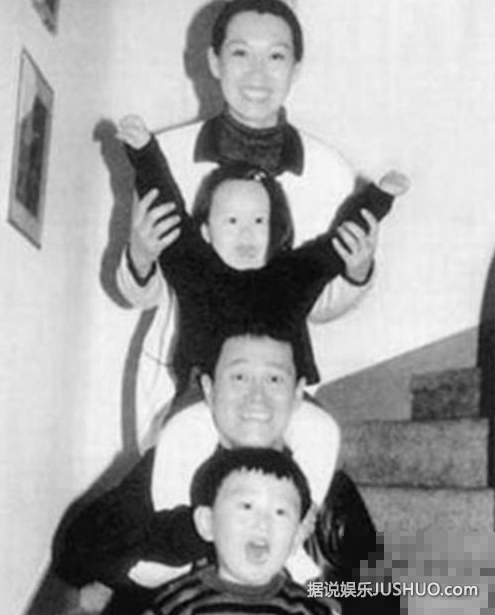揭秘赵本山两任妻子 前妻生子不幸聋哑 揭秘赵本山两任妻子 前妻生子不幸聋哑