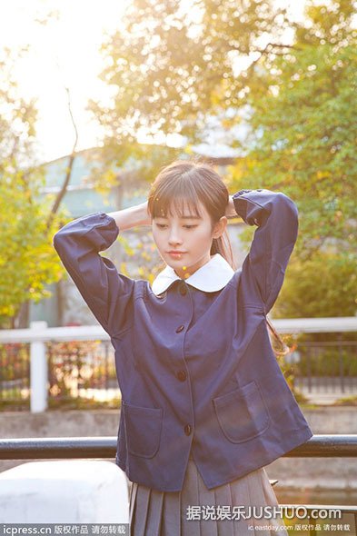 日媒眼中中国第一美女拍民国风校服照 清纯动人