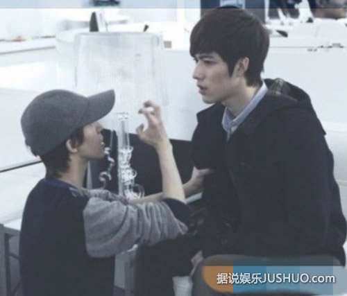 网曝郭敬明陈学冬恋情 王思聪转发爆料"补刀" 网曝郭敬明陈学冬恋情 王思聪转发爆料"补刀"