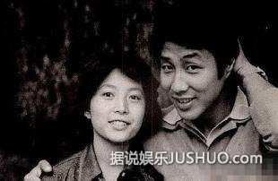 陈道明60岁妻子杜宪近照 讲台上风采授课知性美