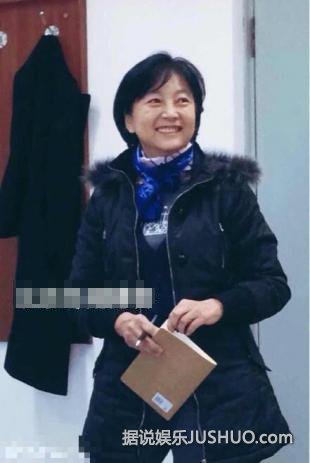 陈道明60岁妻子杜宪近照 讲台上风采授课知性美