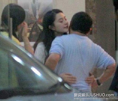 范冰冰紧拥张纪中 盘点：那些让范爷主动投怀送抱的男星们