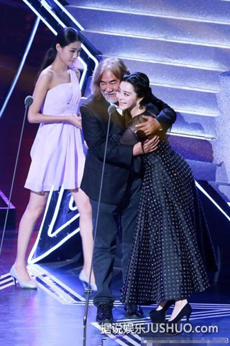 范冰冰紧拥张纪中 盘点：那些让范爷主动投怀送抱的男星们