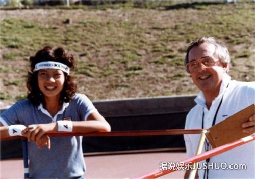 中国前主帅怒批胡娜“叛逃”:我因你丢掉饭碗 中国前主帅怒批胡娜“叛逃”:我因你丢掉饭碗