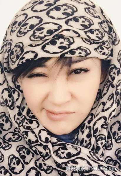 许晴23年前大尺度剧照曝光 当众给孩子喂奶 许晴23年前大尺度剧照曝光 当众给孩子喂奶