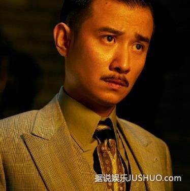 文章出轨门后首晒照 捧票根炫耀两眼有神