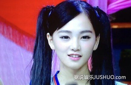 “武大校花”黄灿灿与男友激吻照被扒 揭其整容史