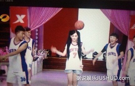 “武大校花”黄灿灿与男友激吻照被扒 揭其整容史