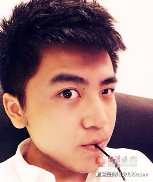 “武大校花”黄灿灿与男友激吻照被扒 揭其整容史