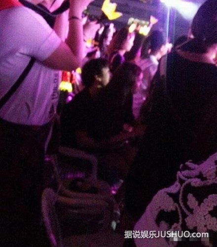 揭嫩模杀手王思聪的后宫团：说好的不喜欢嫩模呢？