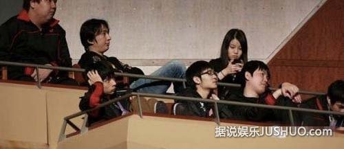 揭嫩模杀手王思聪的后宫团：说好的不喜欢嫩模呢？