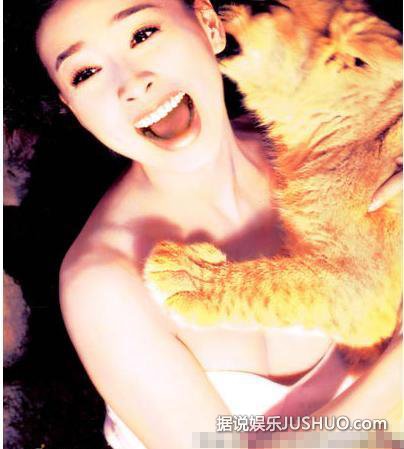 性感惹火！“韦贵妃”张庭早年罕见挤胸露沟照曝光