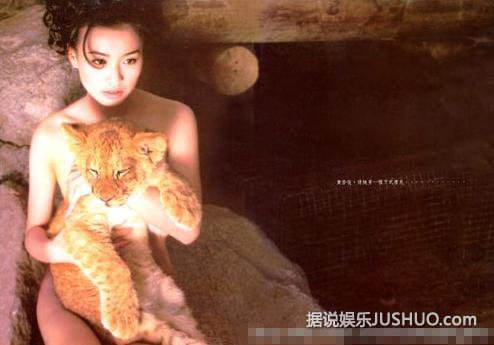 性感惹火！“韦贵妃”张庭早年罕见挤胸露沟照曝光