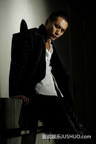 刘烨晒面容沧桑照 被调侃是“挖煤哥”