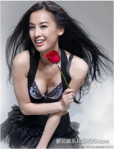 曝黄圣依昔日性感写真 清纯尽失大泄春光