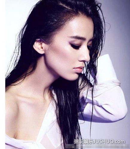 曝黄圣依昔日性感写真 清纯尽失大泄春光