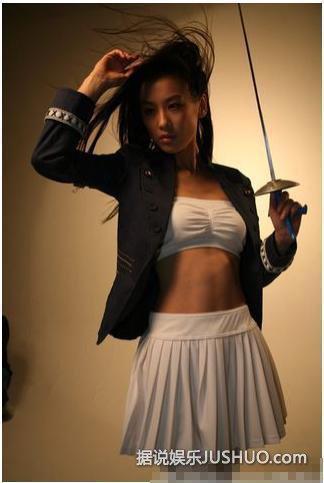 曝黄圣依昔日性感写真 清纯尽失大泄春光